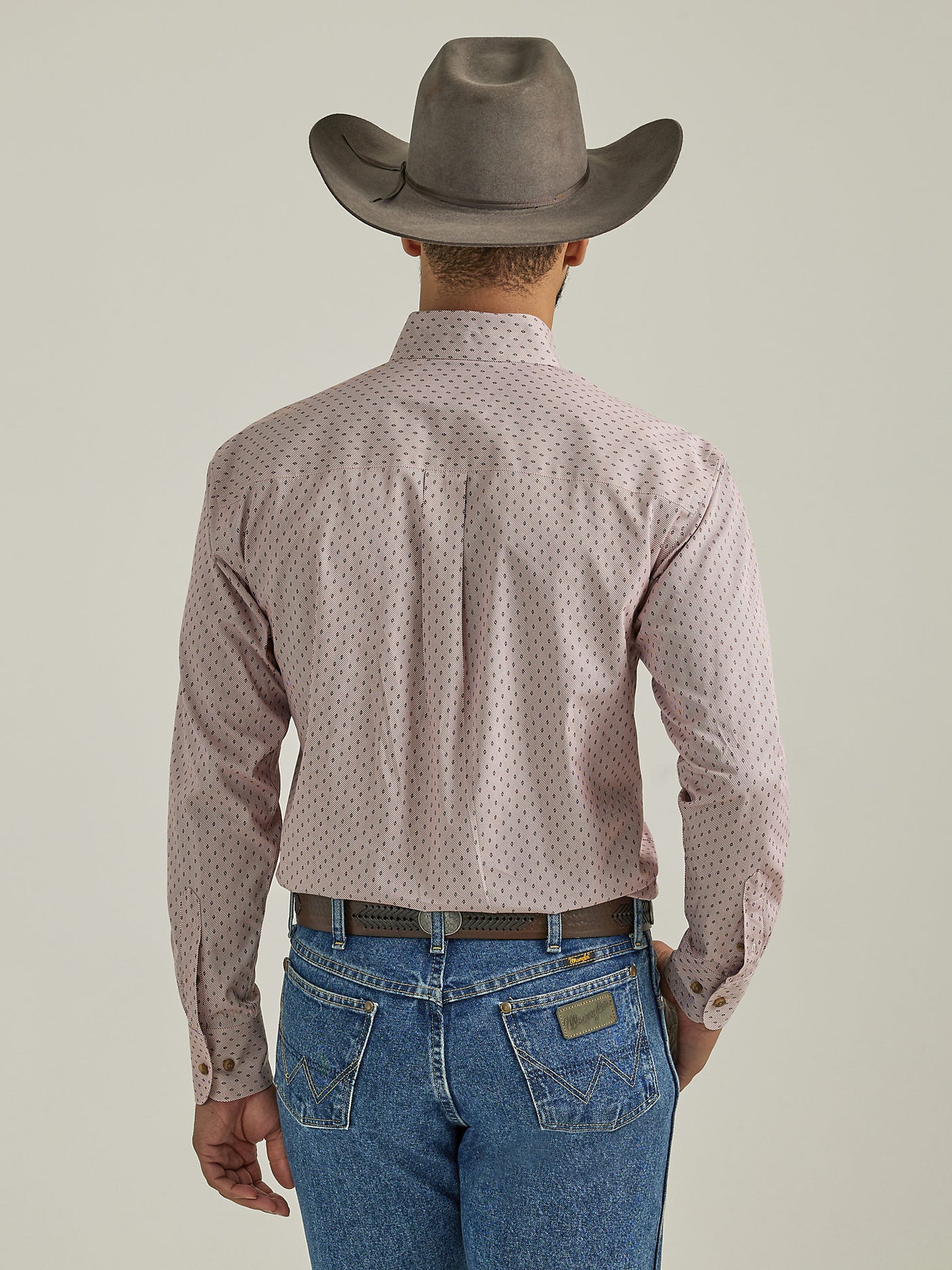 Wrangler Men's George Strait Long Sleeve Button Down One Pocket Shirt in Brick Red Diamond