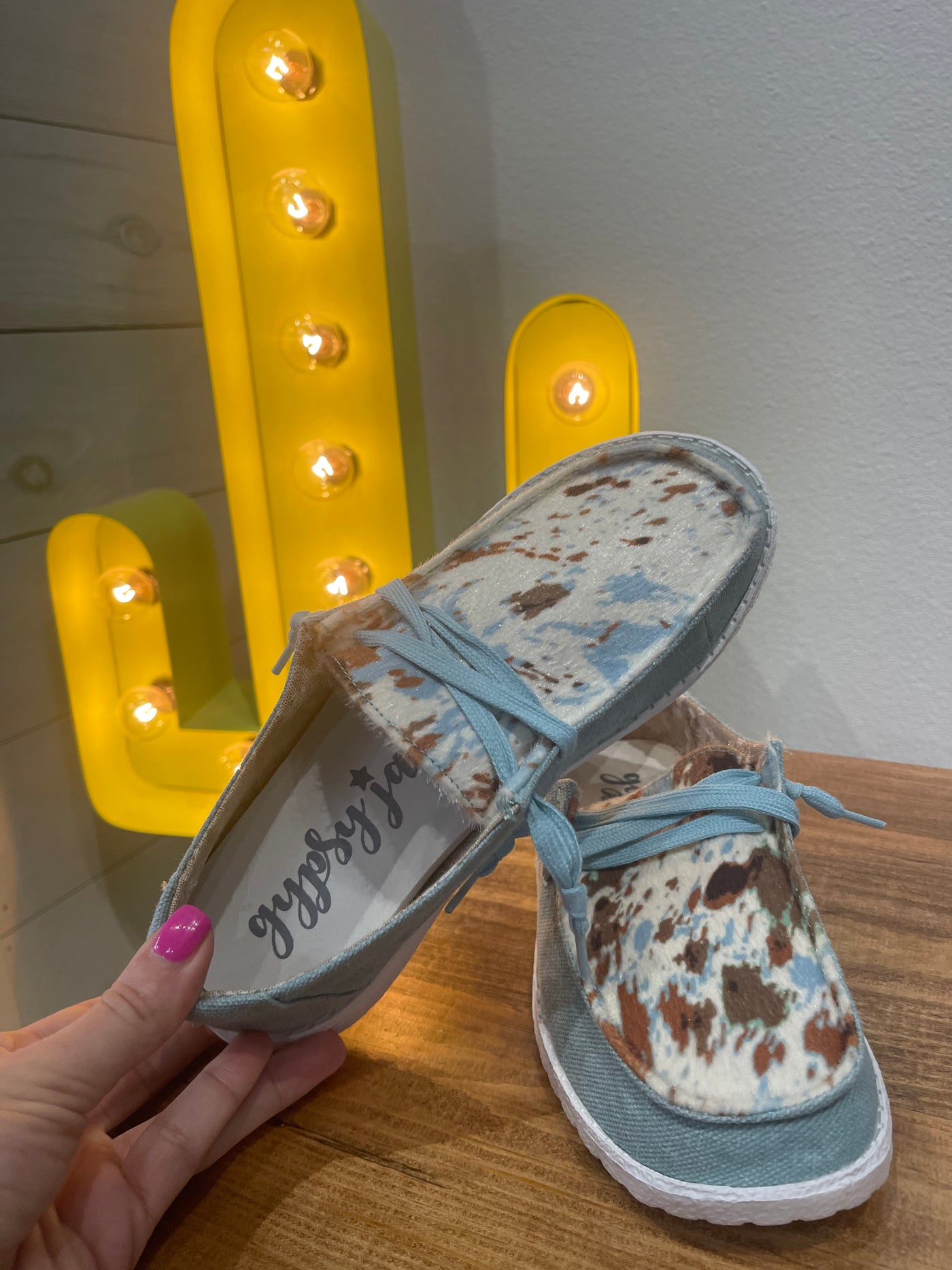 Mooma Turquoise and Cowhide Gypsy Jazz Slides